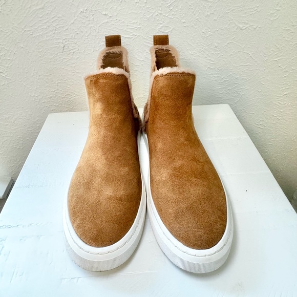 UGG Shoes - UGG Alameda Chelsea Boot, Size 9, Item # 552452